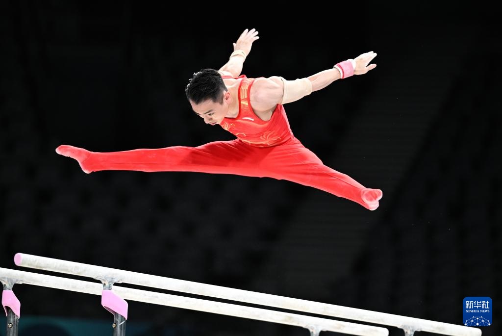 巴黎奥运会|体操——中国男队进行赛台训练 巴黎奥运会|体操——中国男队进行赛台训练
