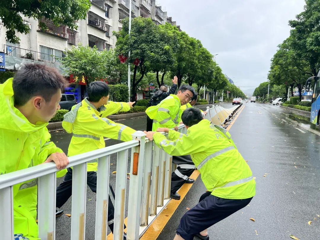 “格美”逼近！福建公安战台风抗暴雨