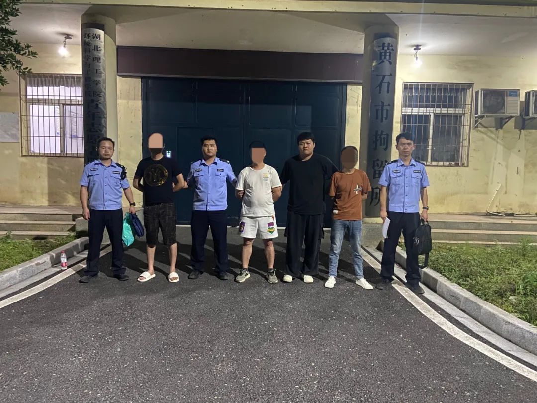 男子报警“求保护”反被抓？这把“同归于尽”局...
