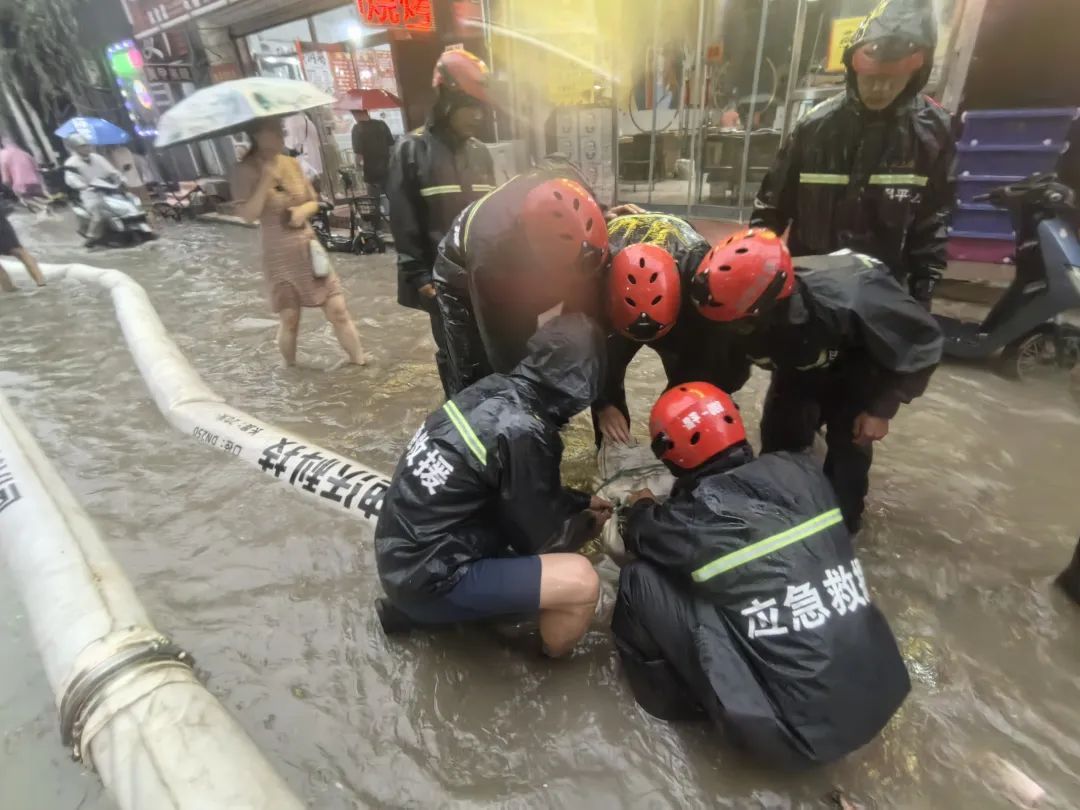 积极应对本轮强降雨！北京全市13万余人防汛备勤