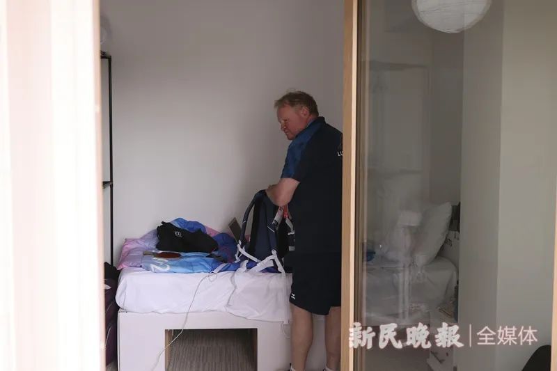 上海阿姨倪夏莲，40年后在巴黎与队友重聚！用沪语吐槽：食堂没肉馒头