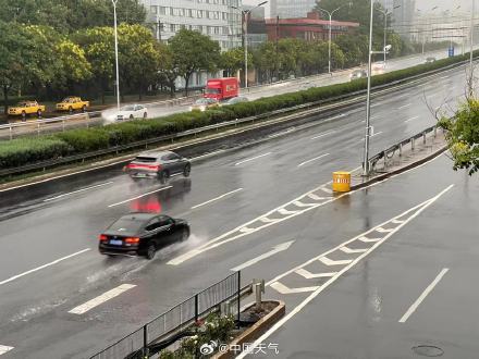 北京今日降雨持续局地有大雨 最高温将降至30℃以下
