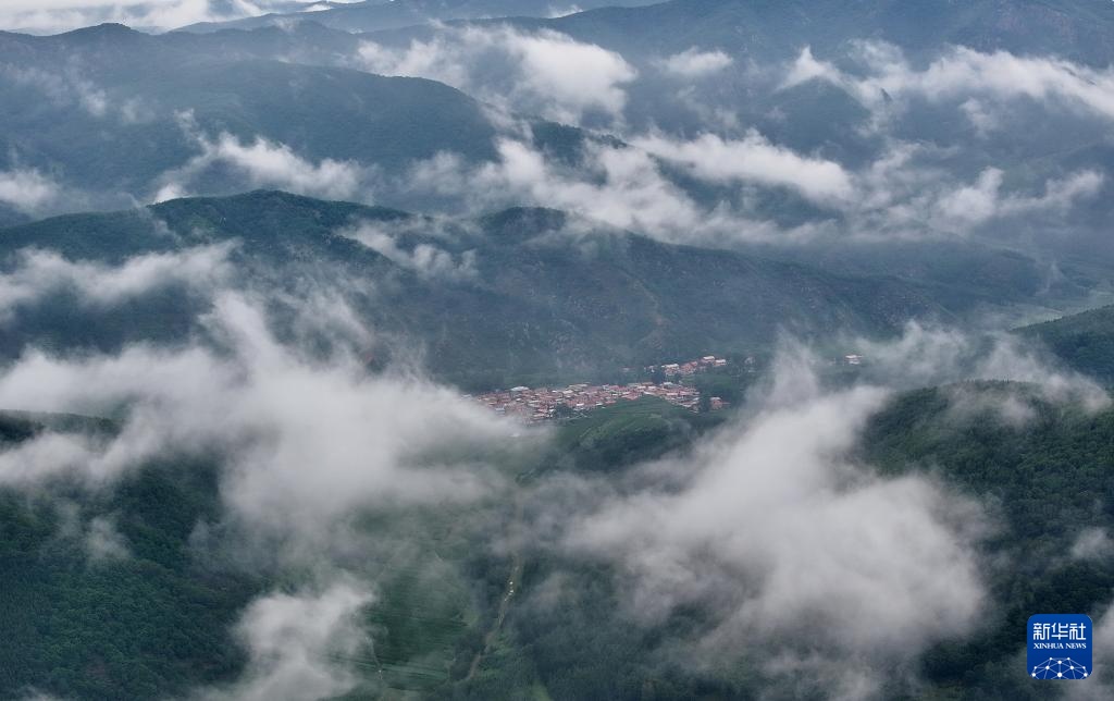 河北隆化:茅荆坝雾霭山岚如画 河北隆化:茅荆坝雾霭山岚如画