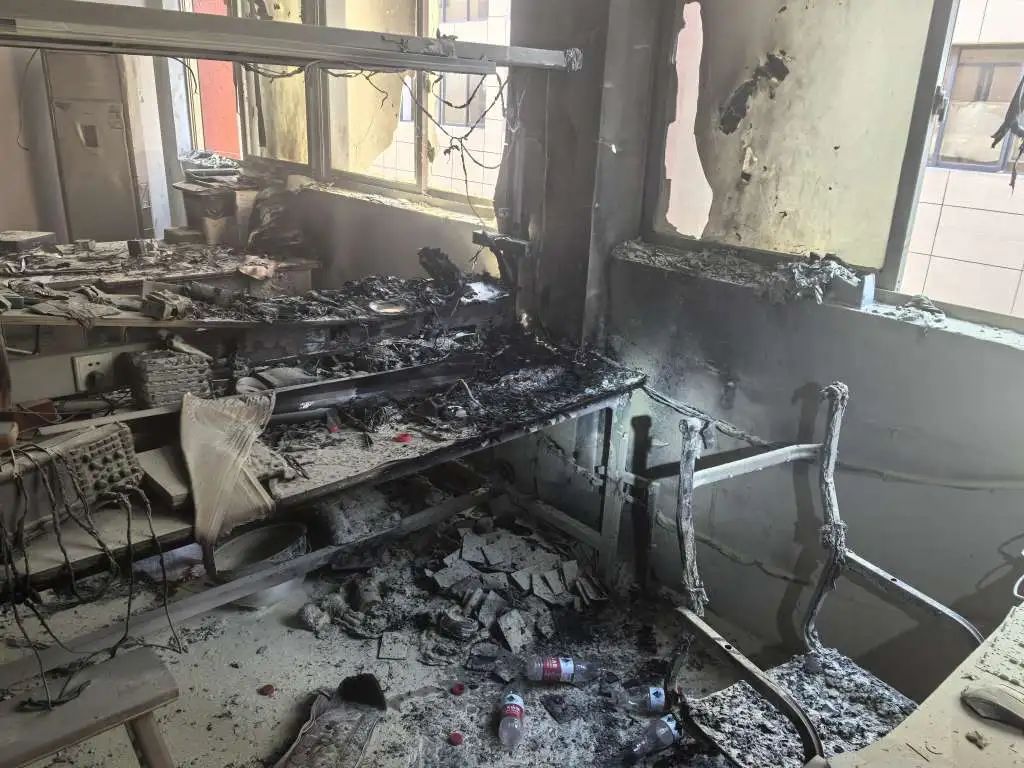 明天不上班！因为你的工位烧没了……