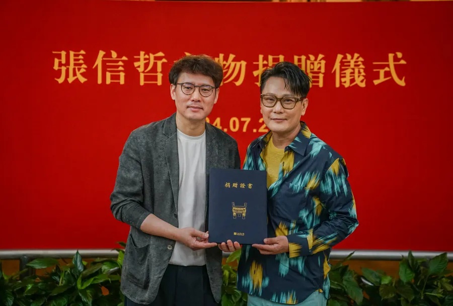 不只是“情歌王子”！张信哲收藏千件旗袍，还捐了一批给上博……