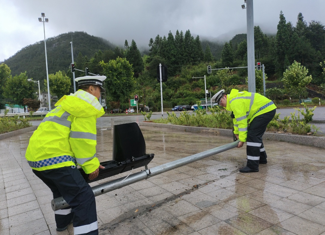 “格美”逼近！福建公安战台风抗暴雨