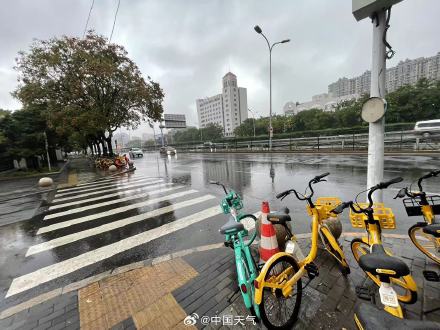 北京今日降雨持续局地有大雨 最高温将降至30℃以下