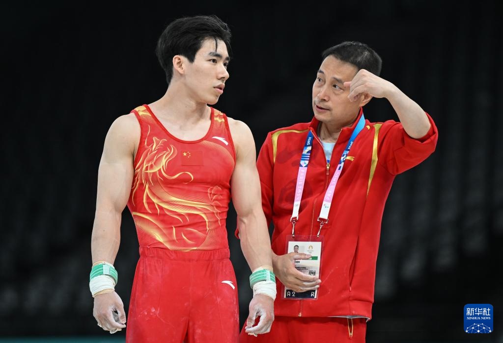 巴黎奥运会|体操——中国男队进行赛台训练 巴黎奥运会|体操——中国男队进行赛台训练