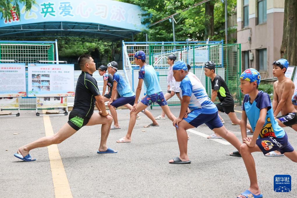 “世界防溺水日”爱心公益游泳班护航暑期安全