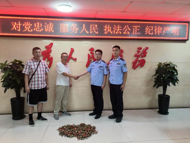 男子偷消防水枪头当废品卖，还说“没什么大不了”，民警怒了