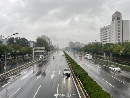 北京今日降雨持续局地有大雨 最高温将降至30℃以下