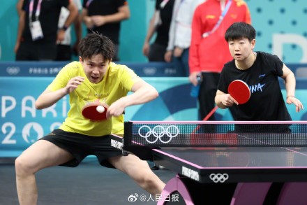 加油!国乒赛前训练现场图 加油!国乒赛前训练现场图