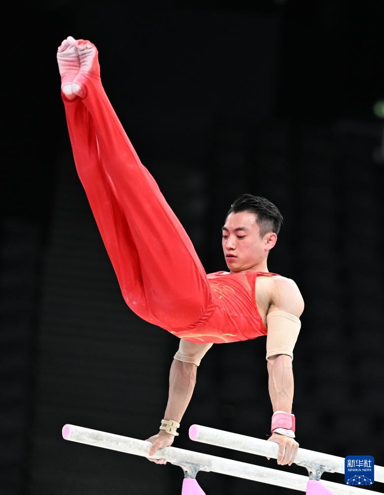 巴黎奥运会|体操——中国男队进行赛台训练 巴黎奥运会|体操——中国男队进行赛台训练