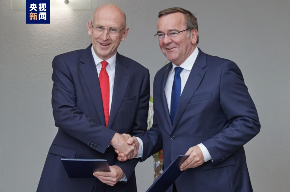 德国防长与英国国防大臣签署联合声明 聚焦扩大军事合作 德国防长与英国国防大臣签署联合声明 聚焦扩大军事合作