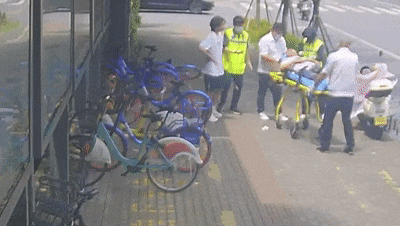 这个19岁的帅小伙，冲上热搜！