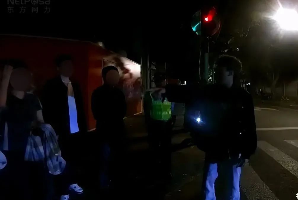 男子报警:深夜屡遭人殴打!结果上海警方把他刑拘了,怎么回事? 男子报警:深夜屡遭人殴打!结果上海警方把他刑拘了,怎么回事?