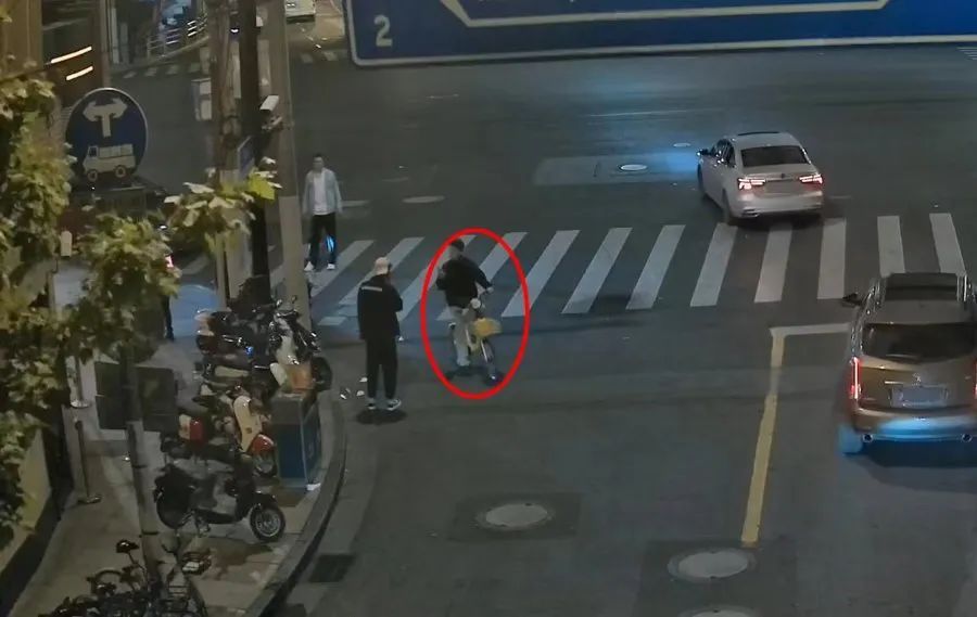 男子报警:深夜屡遭人殴打!结果上海警方把他刑拘了,怎么回事? 男子报警:深夜屡遭人殴打!结果上海警方把他刑拘了,怎么回事?