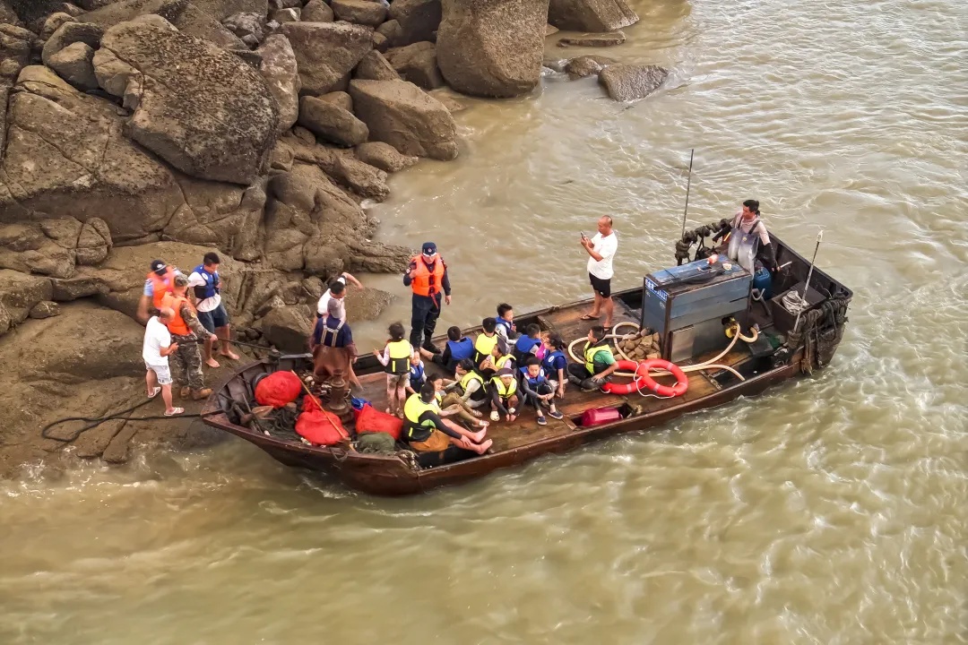 “格美”逼近！福建公安战台风抗暴雨