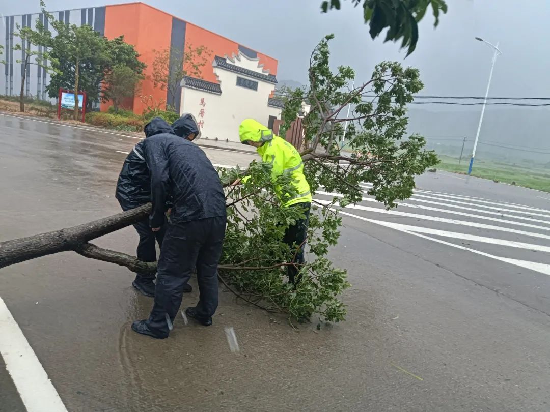 “格美”逼近！福建公安战台风抗暴雨