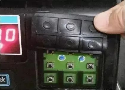 电子计价秤作弊伎俩大揭秘!教你轻松识破缺斤短两 电子计价秤作弊伎俩大揭秘!教你轻松识破缺斤短两