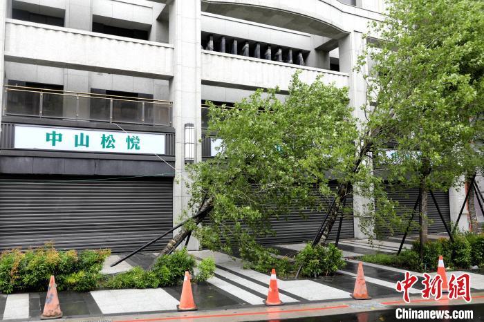 台风“格美”致台湾3死380伤 高雄等多地淹水