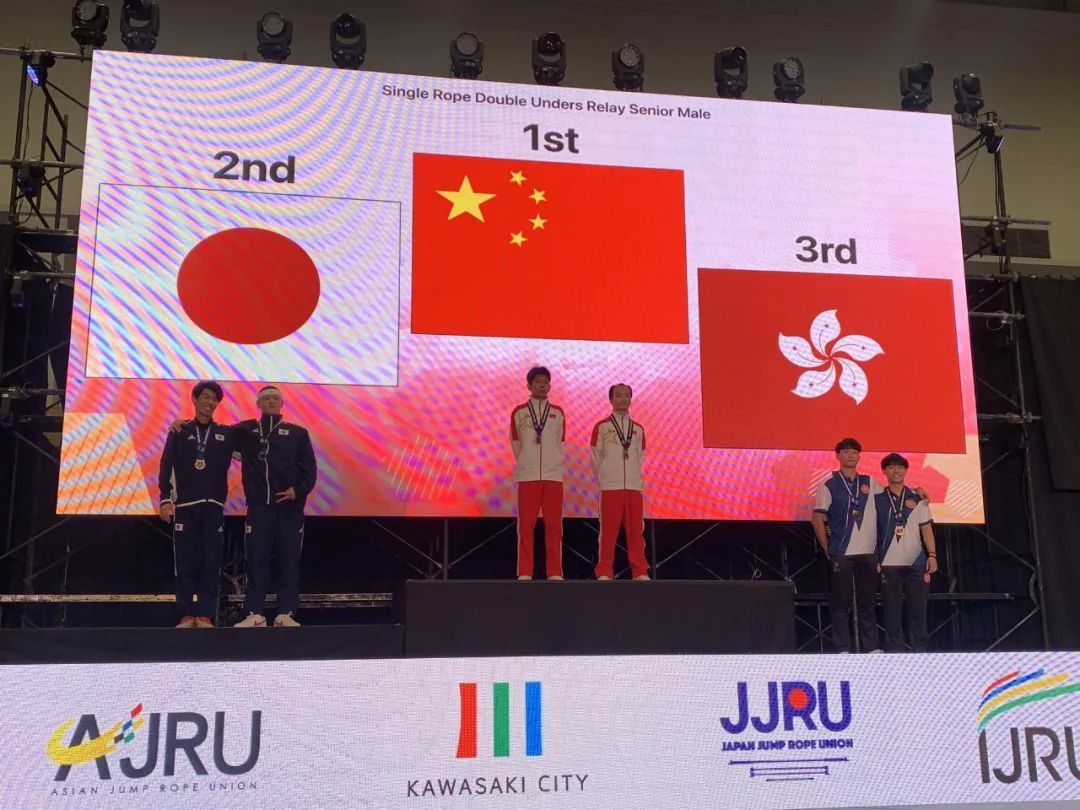 太燃了×3！广州跳绳少年一日三破世界纪录