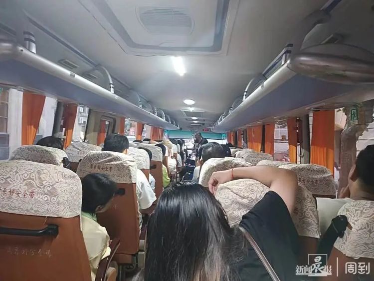 浦江夜游变过江轮渡？在外滩，我被黑导游转手6次……