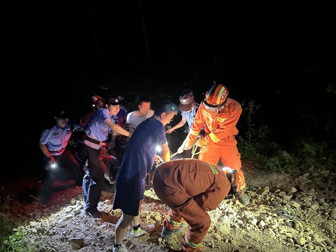 大热天,他们在杭州这里找“清凉”,却发现回不去了...... 大热天,他们在杭州这里找“清凉”,却发现回不去了......