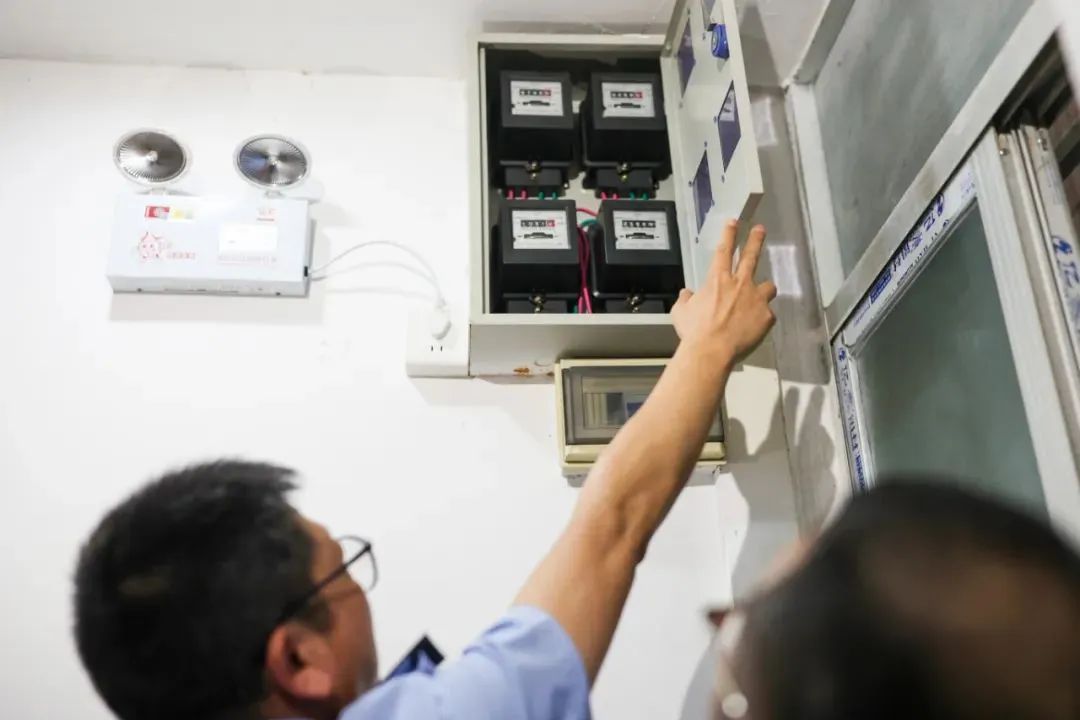 广州城中村突击检查“电费刺客”,当场开罚! 广州城中村突击检查“电费刺客”,当场开罚!