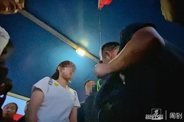 浦江夜游变过江轮渡？在外滩，我被黑导游转手6次……