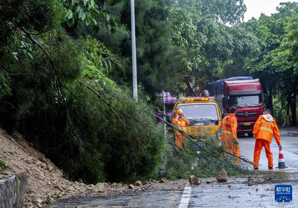 福建:台风过后救灾忙 福建:台风过后救灾忙