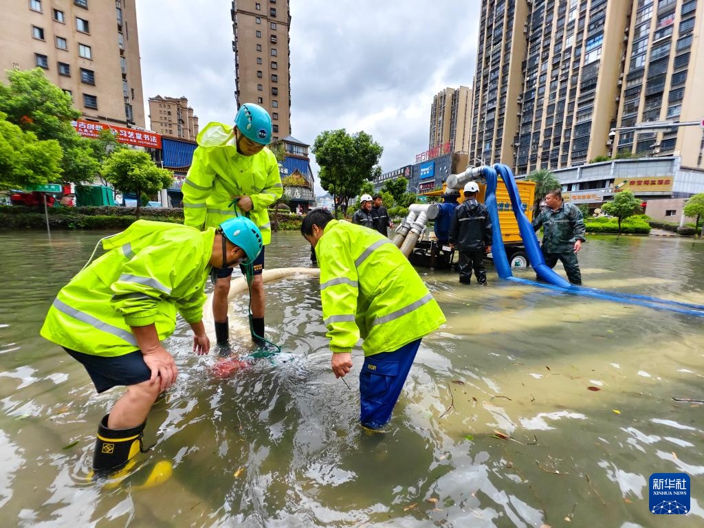 福建:台风过后救灾忙 福建:台风过后救灾忙