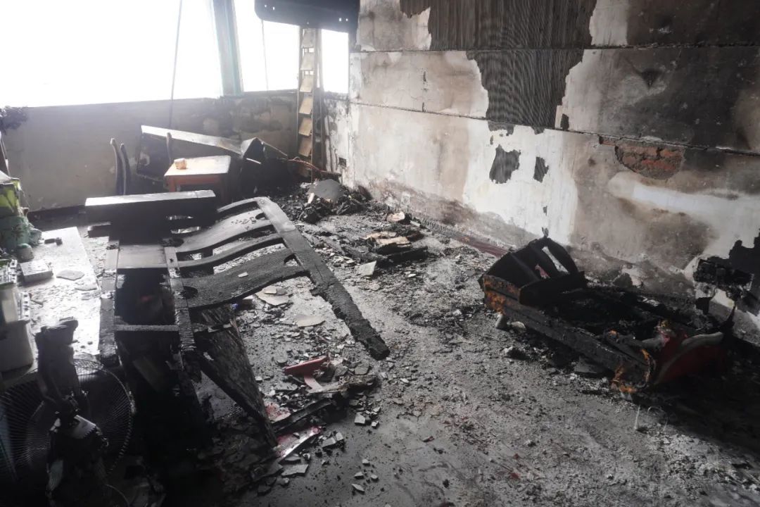 夫妻凌晨遇险 只因丈夫把TA领回家! 夫妻凌晨遇险 只因丈夫把TA领回家!