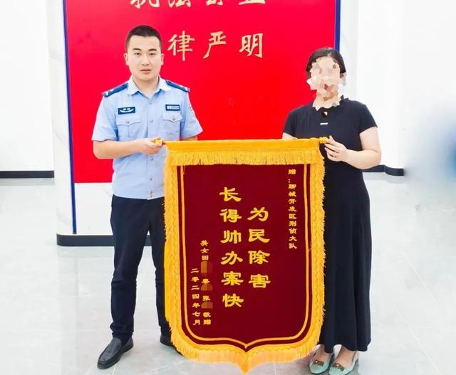 帅!他仅凭1张“输液照片”找出嫌疑人 …… 帅!他仅凭1张“输液照片”找出嫌疑人 ……