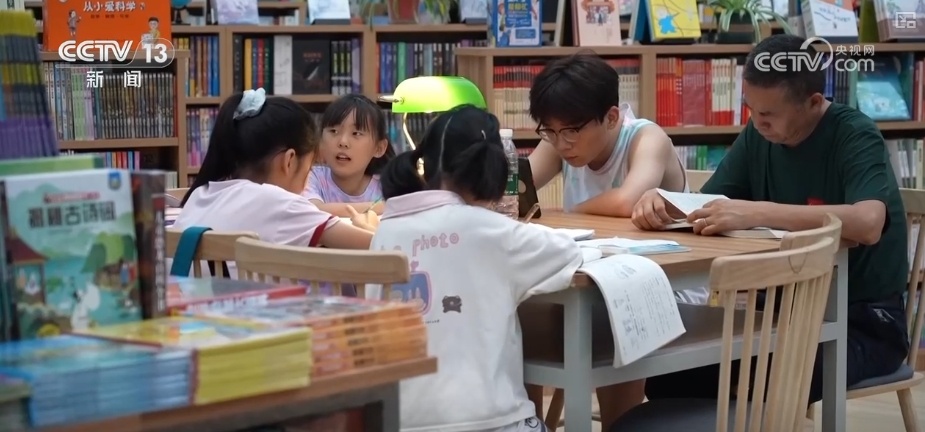 “家门口”的自习室 满足居民多元文化需求