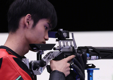 祝贺！黄雨婷盛李豪摘首金