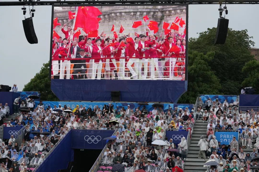 “中国红”神图刷屏！巴黎奥运会开幕式亮点回顾
