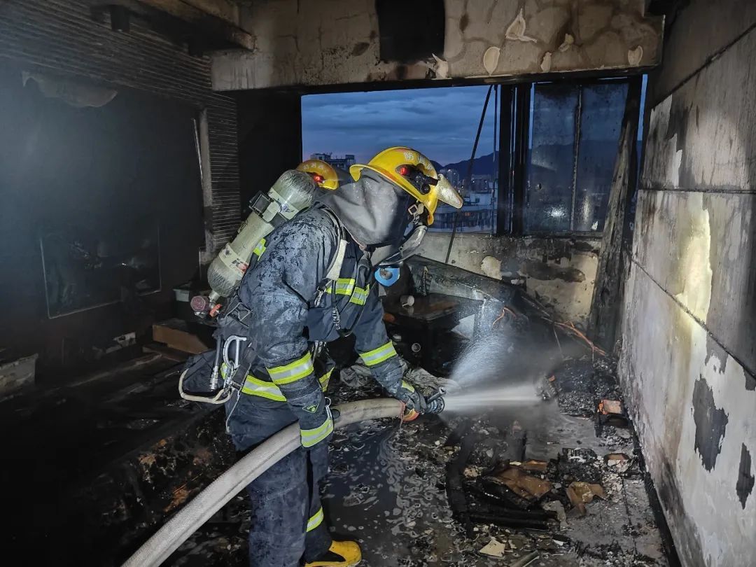 夫妻凌晨遇险 只因丈夫把TA领回家! 夫妻凌晨遇险 只因丈夫把TA领回家!