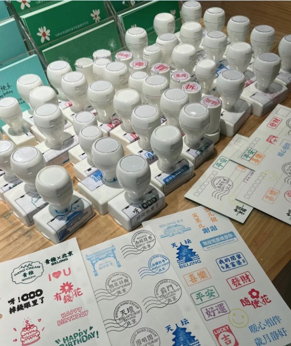 “盖章游”火了！收费盖章有点变味儿......