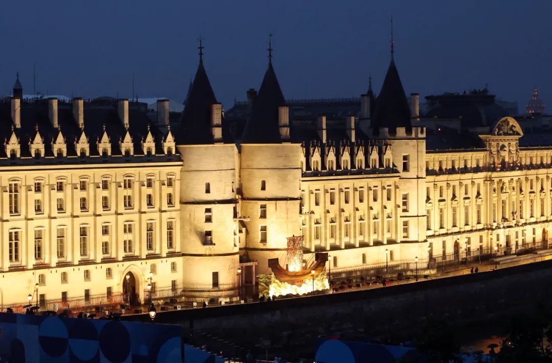 开幕!巴黎奥运会来了,最是耀眼中国红 开幕!巴黎奥运会来了,最是耀眼中国红