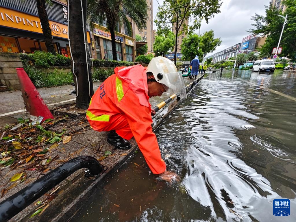 福建:台风过后救灾忙 福建:台风过后救灾忙