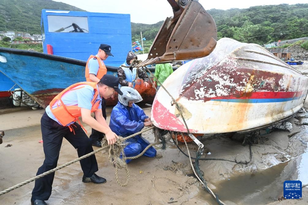福建:台风过后救灾忙 福建:台风过后救灾忙