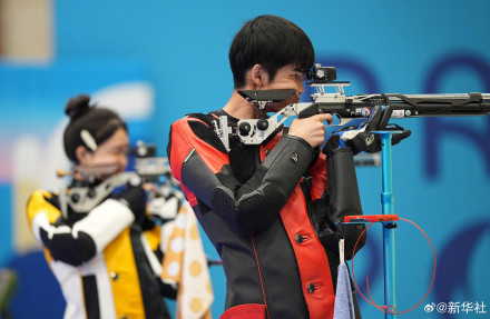 祝贺！黄雨婷盛李豪摘首金