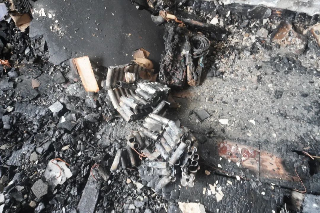 夫妻凌晨遇险 只因丈夫把TA领回家! 夫妻凌晨遇险 只因丈夫把TA领回家!