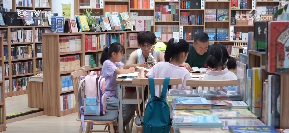 “家门口”的自习室 满足居民多元文化需求