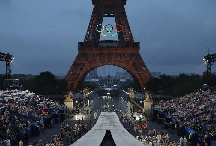 巴黎奥运会开幕式的这个瞬间，绝美！