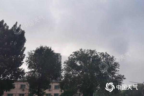 北京今日天空阴沉夜间有雷雨 明后天多降雨天气 北京今日天空阴沉夜间有雷雨 明后天多降雨天气