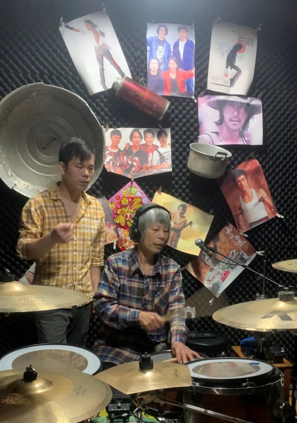 68岁“奶奶鼓手”，很炸裂！