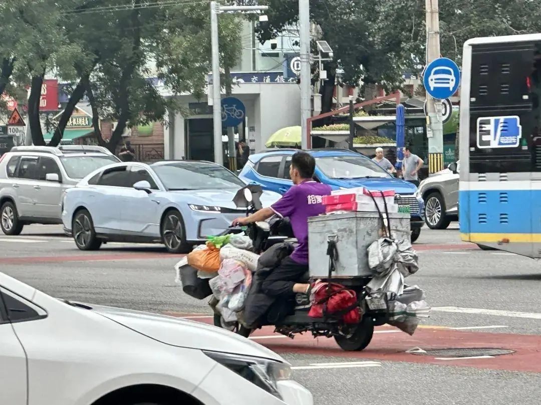 即时配送频现交通乱象，如何治理？
