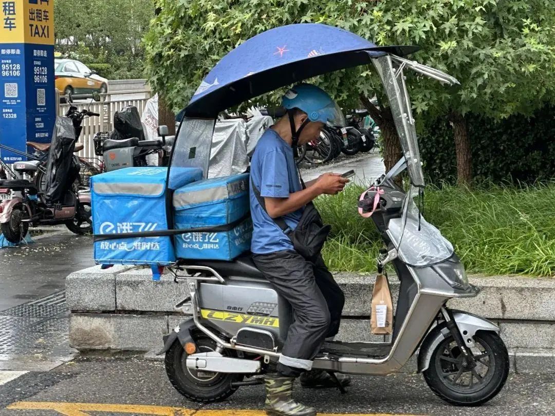 即时配送频现交通乱象，如何治理？